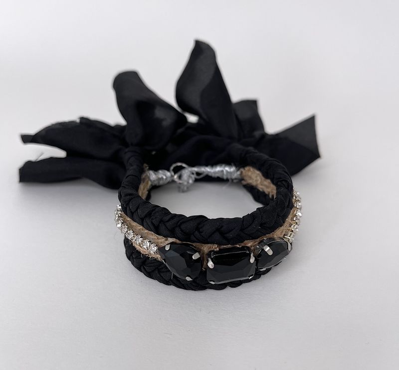 Armbånd i silke -sort